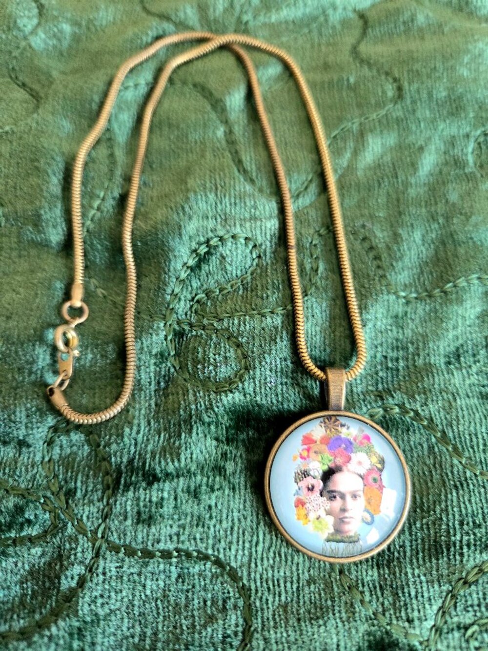 Frida Kahlo Metal Round Pendant - Picture 3 of 4